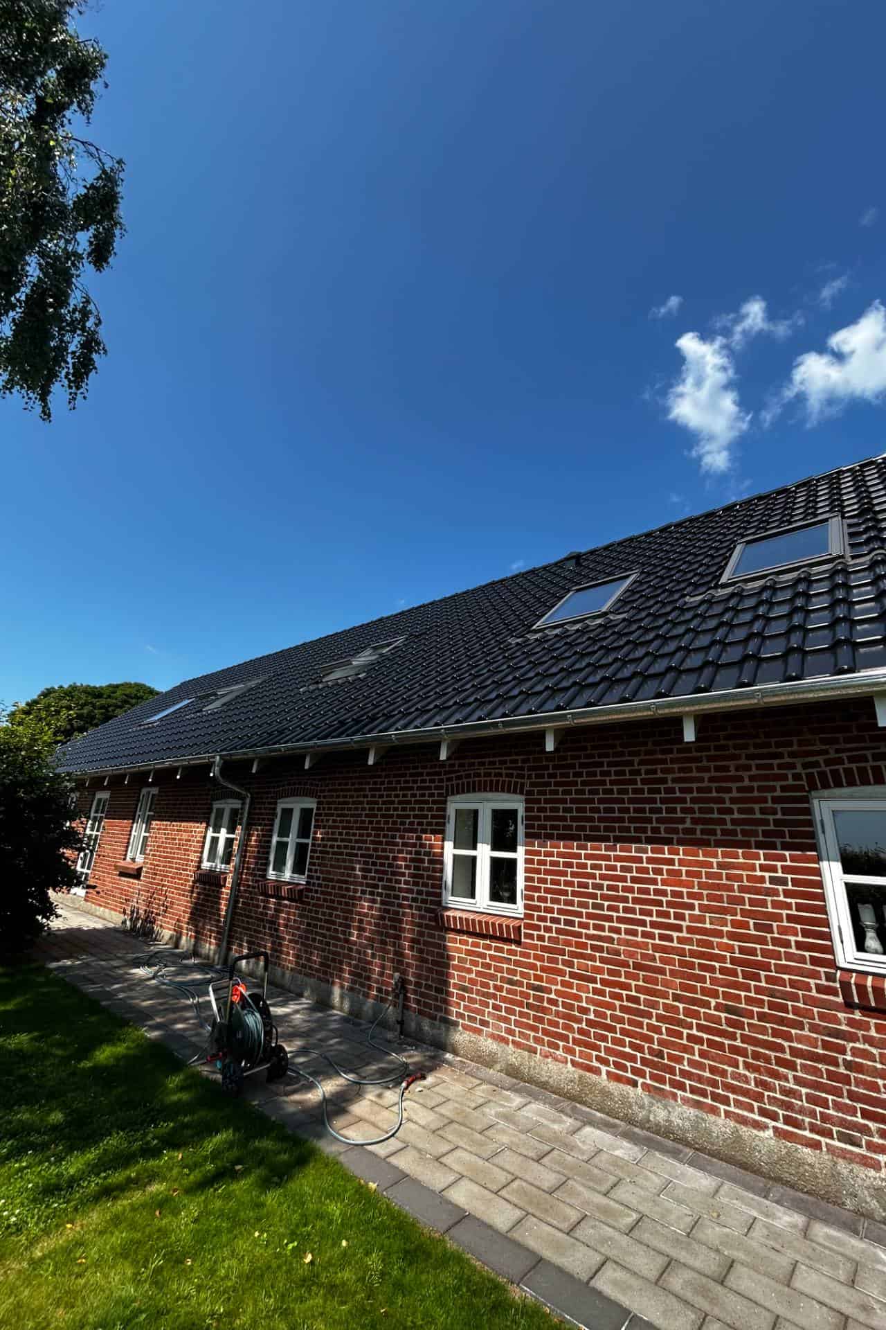 Nyt tag lagt på hus i Midt- og Vestjylland af Vennevold Byg og Service